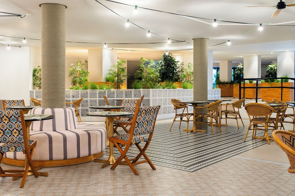 tent Palmanova — Restaurant & bars in Palma Nova, Balearic Islands