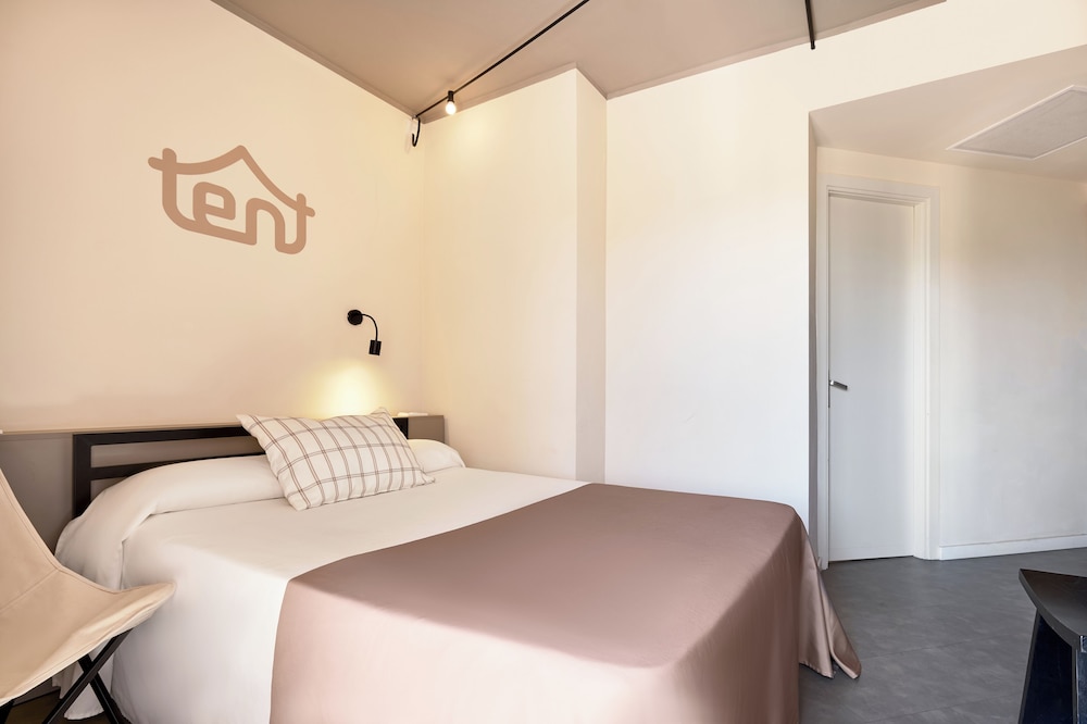 tent Palmanova — Hotel rooms in Palma Nova, Balearic Islands