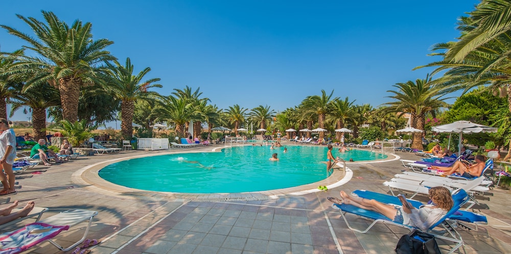 Akti Beach Club — Swimming pool in Kardamena, South Aegean