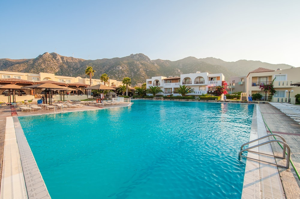 Akti Beach Club — Swimming pool in Kardamena, South Aegean