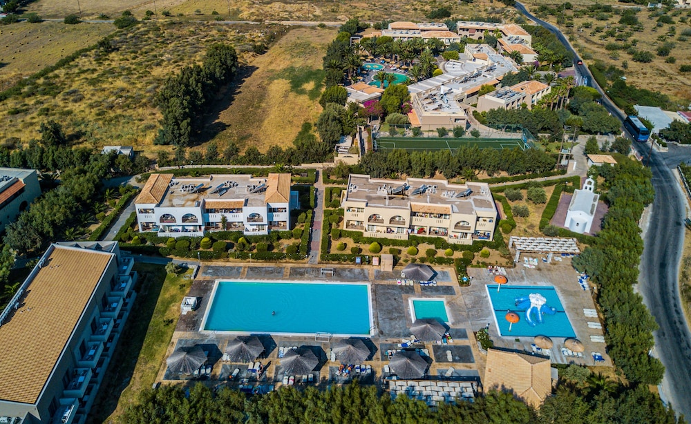 Akti Beach Club — Swimming pool in Kardamena, South Aegean