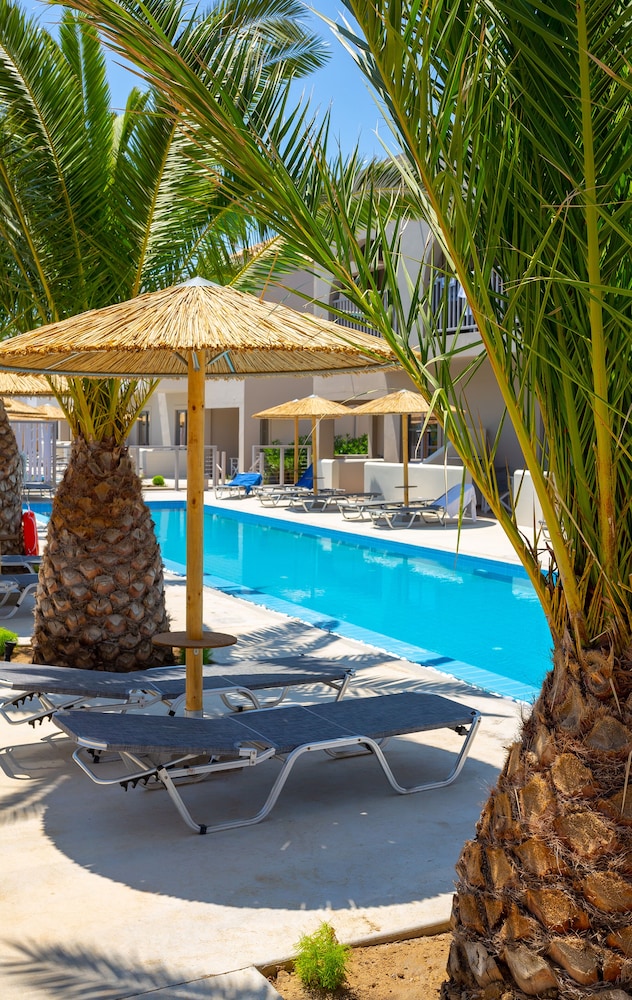 Akti Beach Club — Swimming pool in Kardamena, South Aegean