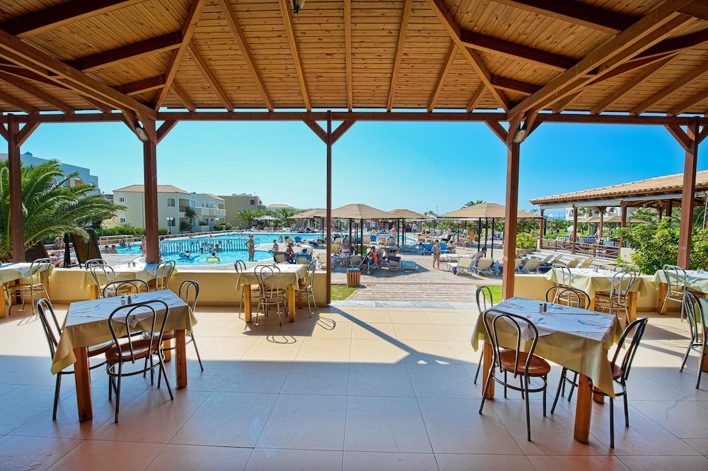 Akti Beach Club — Swimming pool in Kardamena, South Aegean