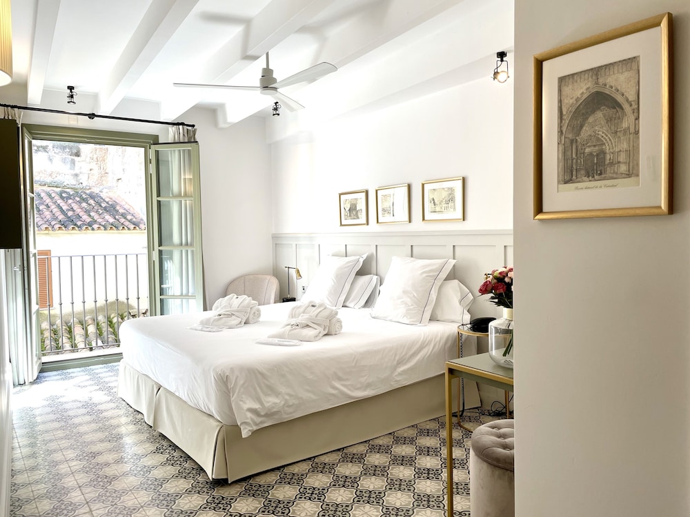 Hotel Basílica — Hotel rooms in Palma de Mallorca, Balearic Islands