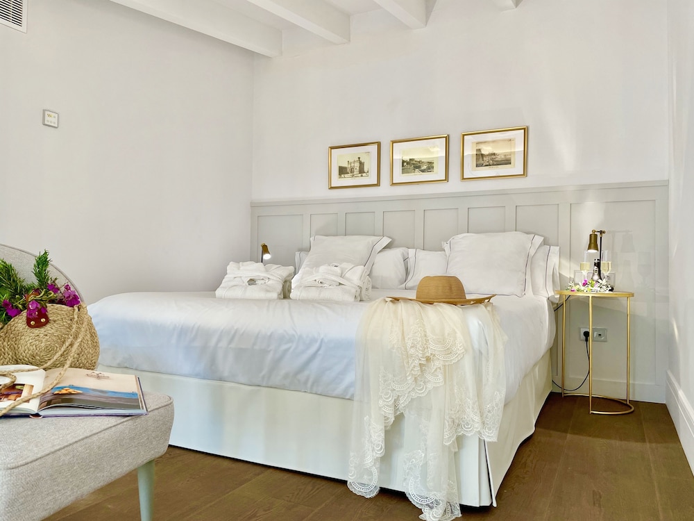 Hotel Basílica — Hotel rooms in Palma de Mallorca, Balearic Islands