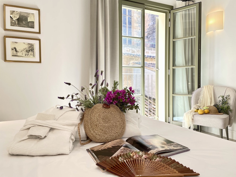 Hotel Basílica — Hotel rooms in Palma de Mallorca, Balearic Islands