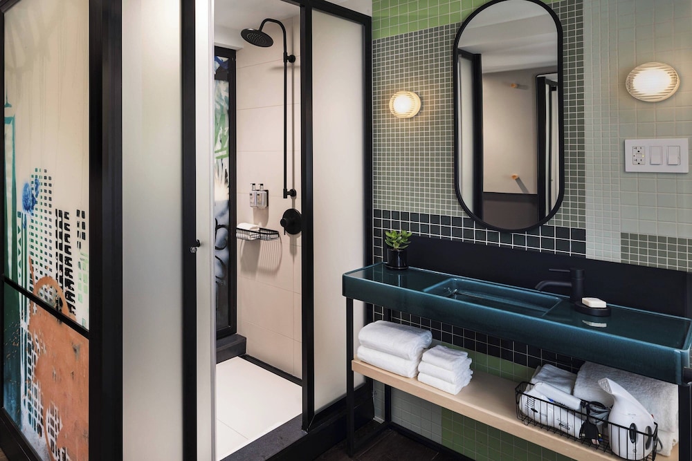 Moxy NYC East Village — Hotel rooms in New York City, New York State