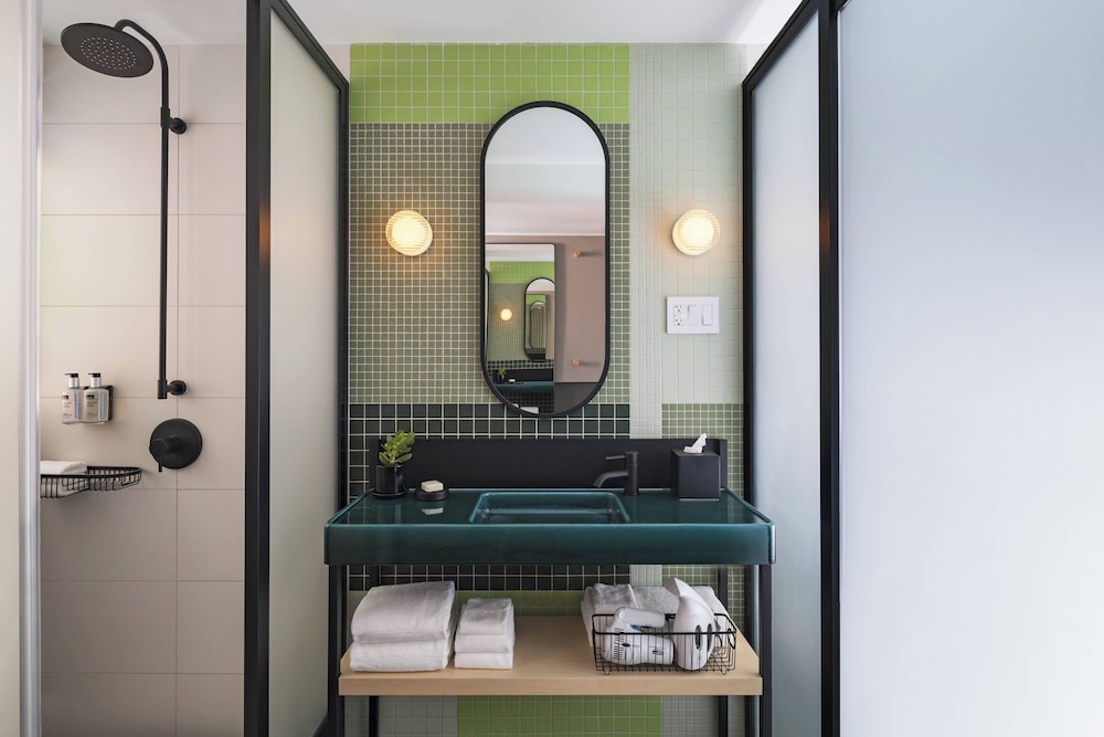 Moxy NYC East Village — Hotel rooms in New York City, New York State