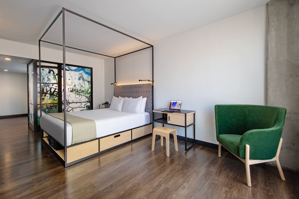 Moxy NYC East Village — Hotel rooms in New York City, New York State