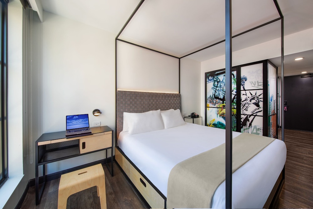 Moxy NYC East Village — Hotel rooms in New York City, New York State