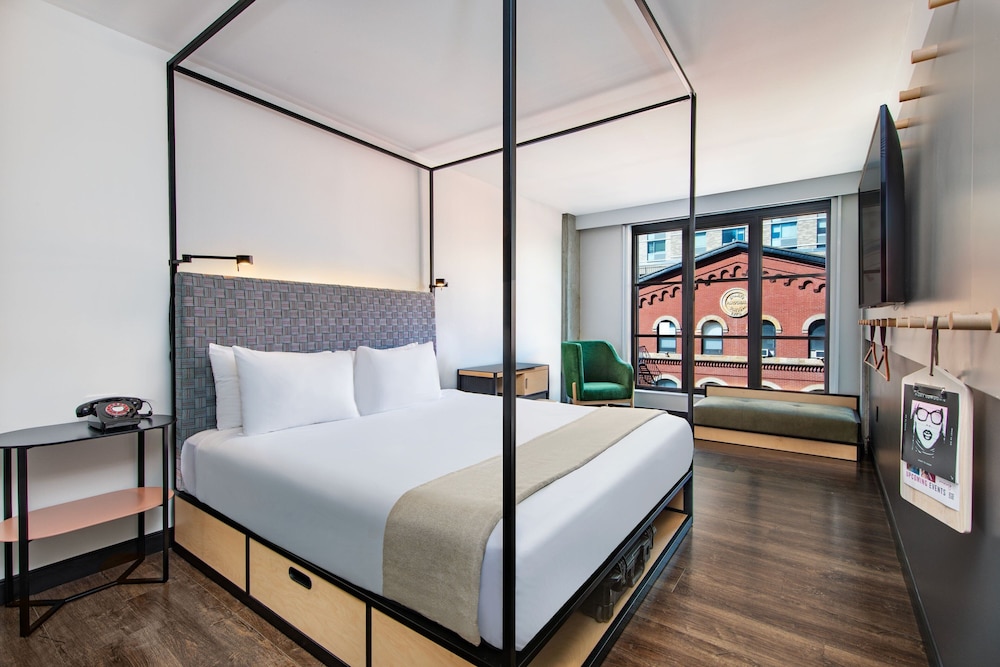 Moxy NYC East Village — Hotel rooms in New York City, New York State