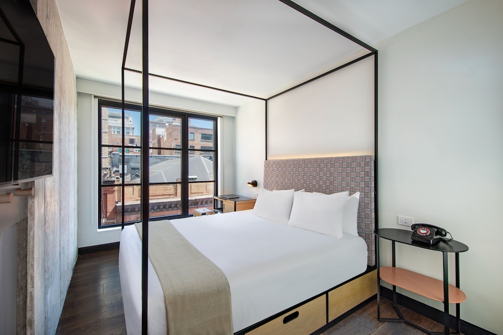 Moxy NYC East Village — Hotel rooms in New York City, New York State