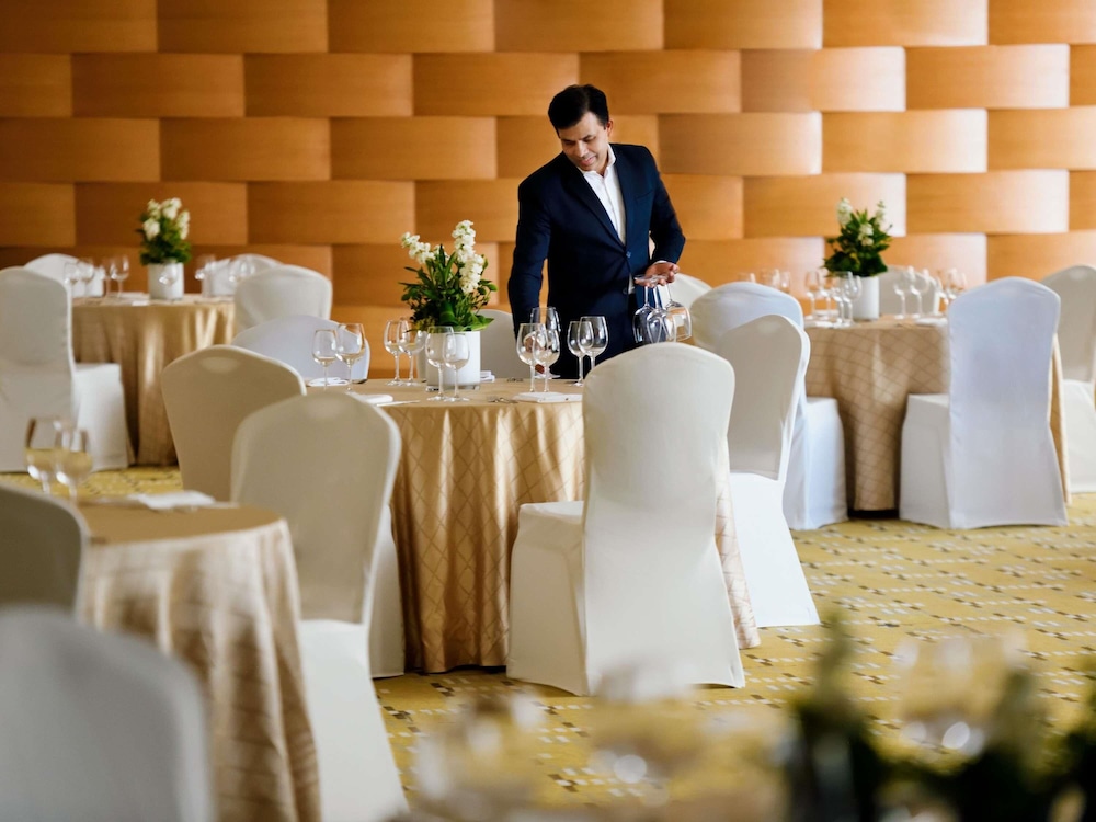 Novotel Dubai Al Barsha — Restaurant & bars in Dubai