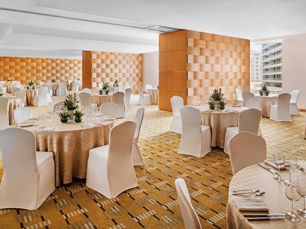 Novotel Dubai Al Barsha — Restaurant & bars in Dubai