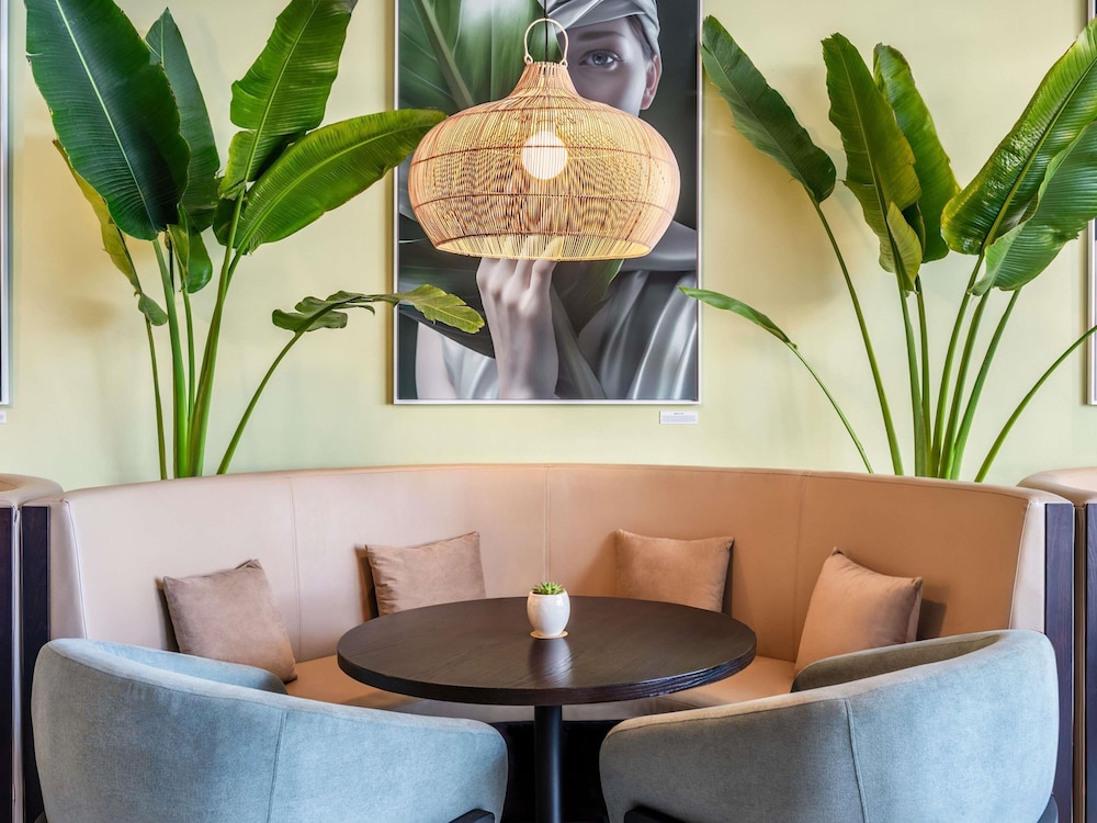 Novotel Dubai Al Barsha — Restaurant & bars in Dubai