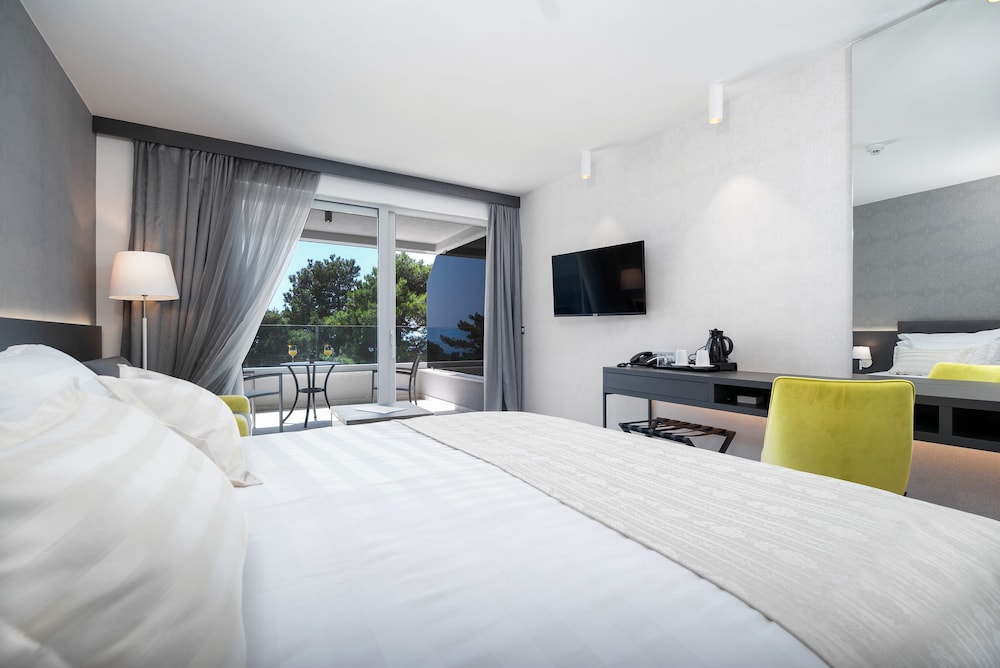 Hotel Mirjam — Hotel rooms in Makarska, Split-Dalmatia