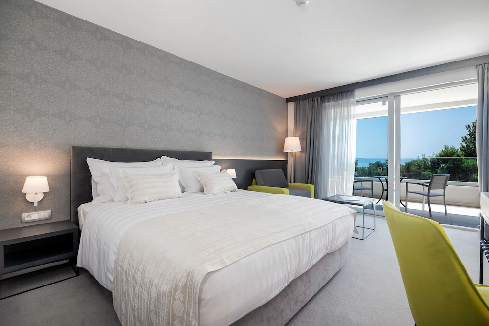 Hotel Mirjam — Hotel rooms in Makarska, Split-Dalmatia