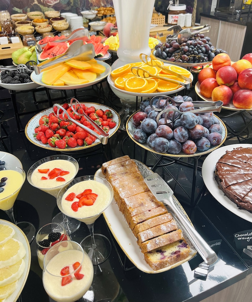 Hotel Mirjam — Restaurant & bars in Makarska, Split-Dalmatia