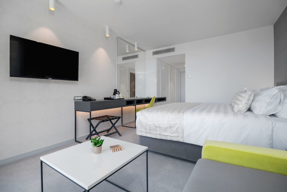 Hotel Mirjam — Hotel rooms in Makarska, Split-Dalmatia