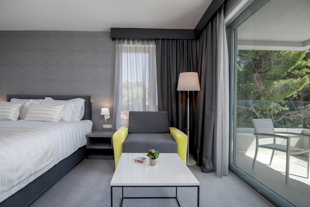 Hotel Mirjam — Hotel rooms in Makarska, Split-Dalmatia