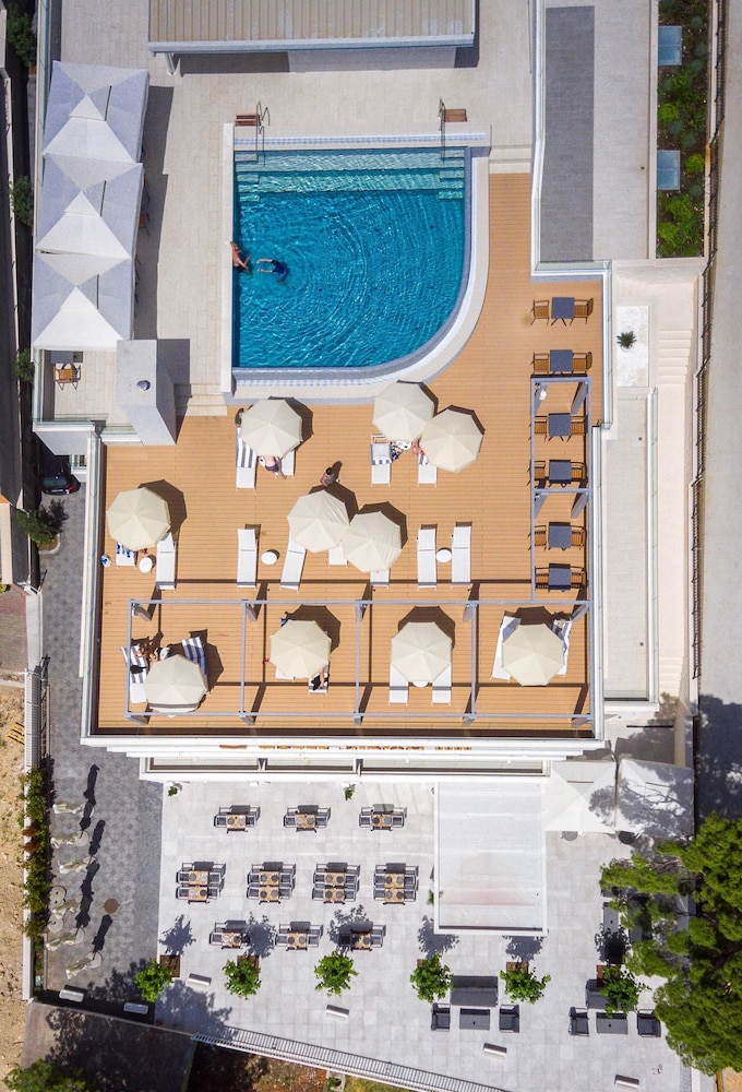 Hotel Mirjam — Swimming pool in Makarska, Split-Dalmatia
