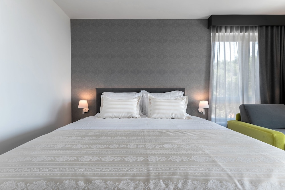 Hotel Mirjam — Hotel rooms in Makarska, Split-Dalmatia