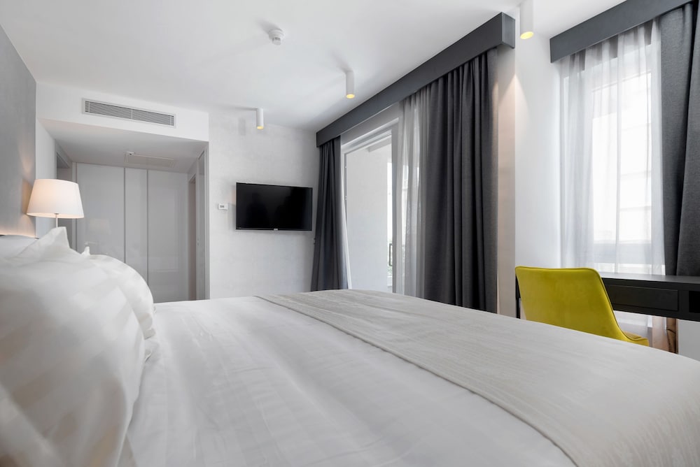 Hotel Mirjam — Hotel rooms in Makarska, Split-Dalmatia