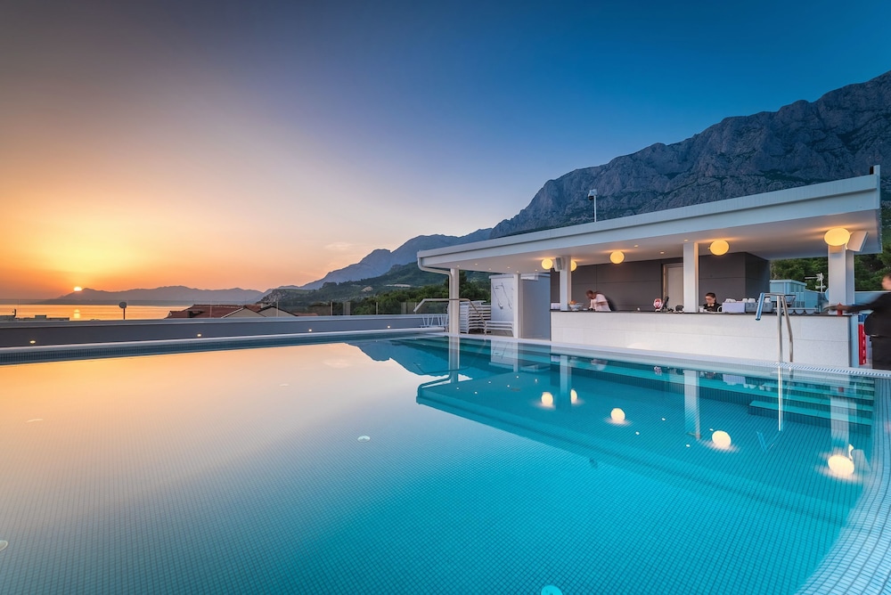 Hotel Mirjam — Swimming pool in Makarska, Split-Dalmatia
