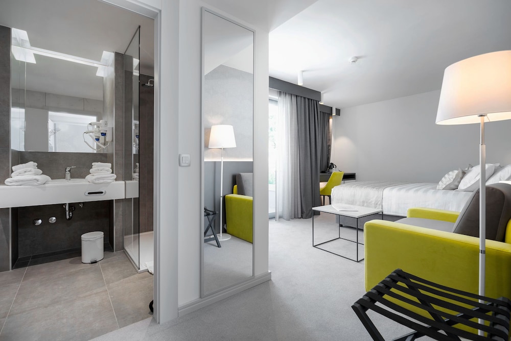 Hotel Mirjam — Hotel rooms in Makarska, Split-Dalmatia