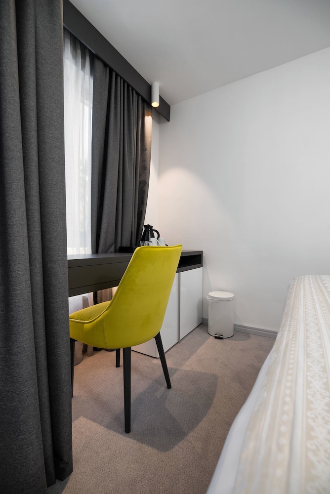Hotel Mirjam — Hotel rooms in Makarska, Split-Dalmatia