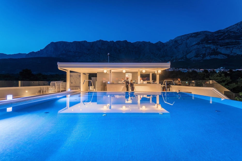 Hotel Mirjam — Swimming pool in Makarska, Split-Dalmatia