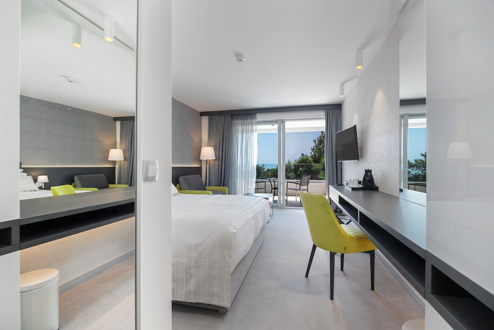 Hotel Mirjam — Hotel rooms in Makarska, Split-Dalmatia