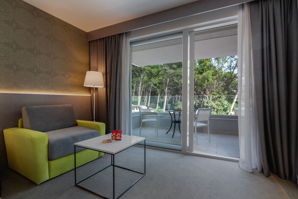Hotel Mirjam — Hotel rooms in Makarska, Split-Dalmatia