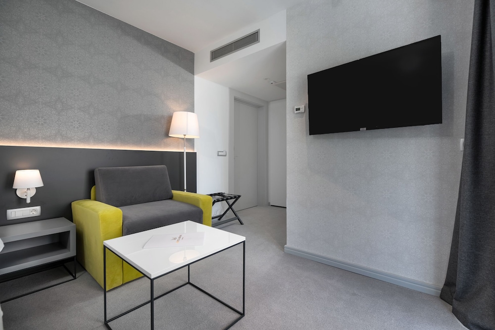 Hotel Mirjam — Hotel rooms in Makarska, Split-Dalmatia