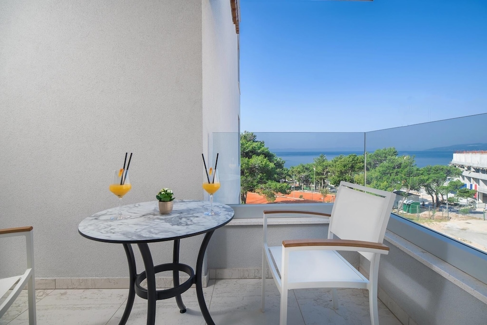 Hotel Mirjam — Hotel rooms in Makarska, Split-Dalmatia