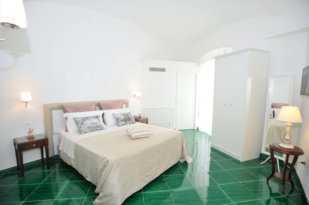 Core Amalfitano City Suites — Hotel rooms in Amalfi, Campania