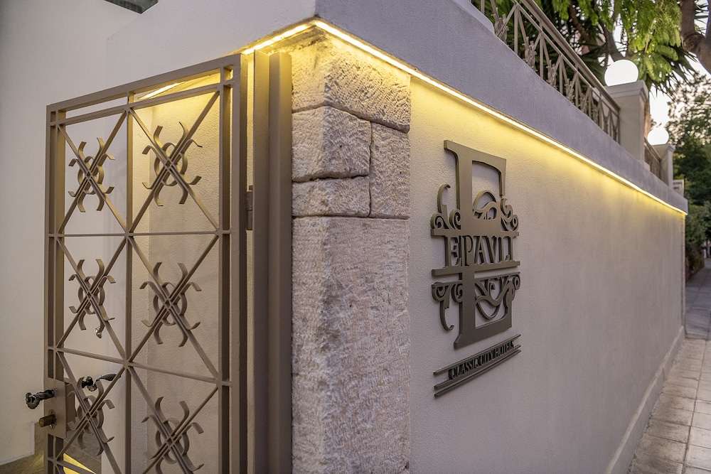 Epavli Boutique Luxury Suites — Hotel building in Chania