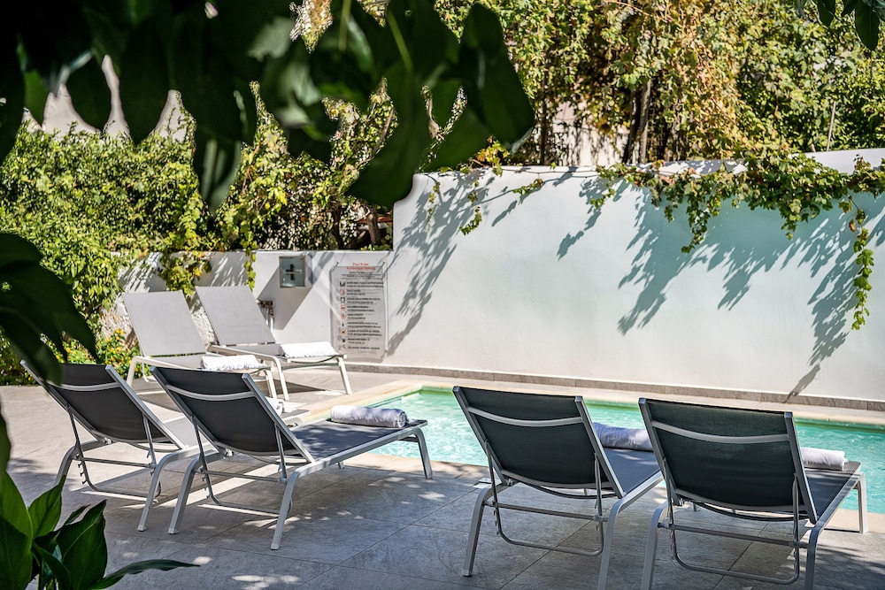 Epavli Boutique Luxury Suites — Swimming pool in Chania