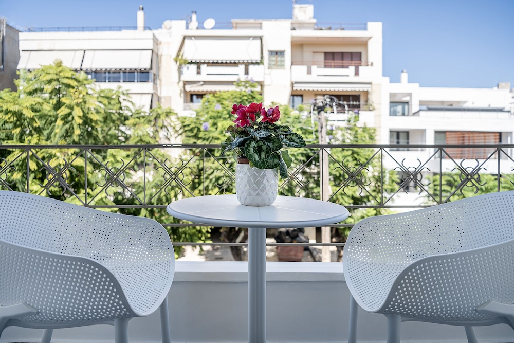 Epavli Boutique Luxury Suites — Hotel building in Chania