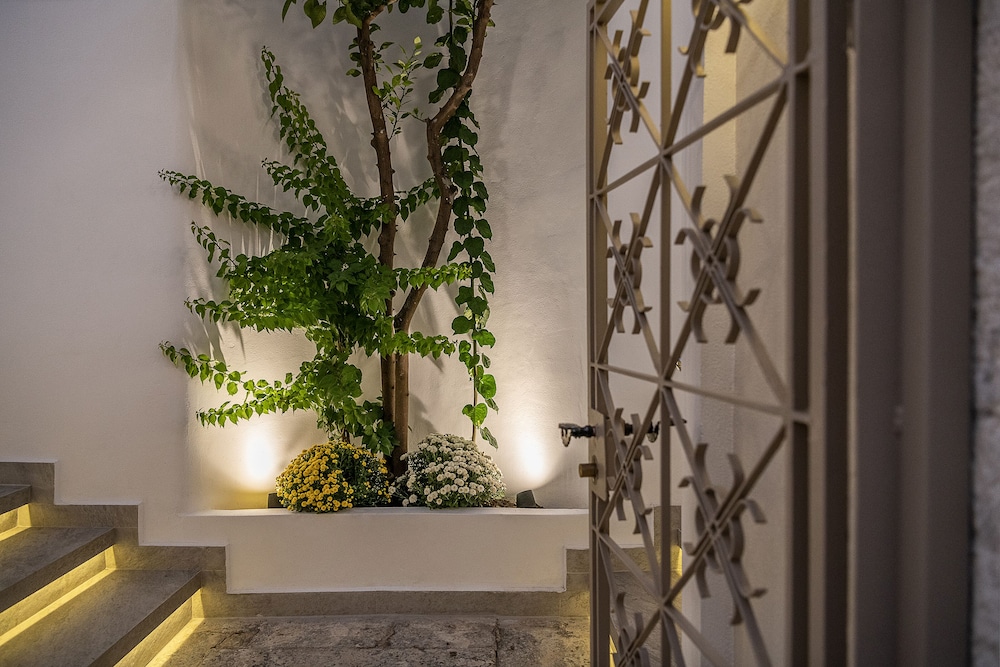 Epavli Boutique Luxury Suites — Hotel building in Chania