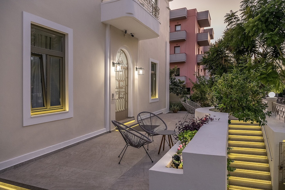 Epavli Boutique Luxury Suites — Hotel building in Chania