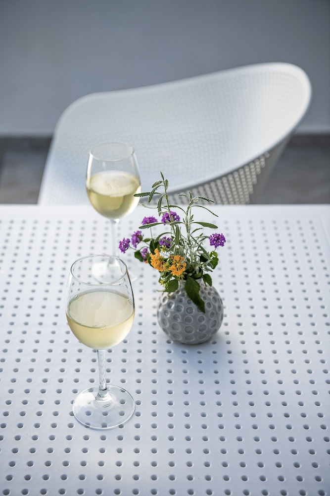 Epavli Boutique Luxury Suites — Restaurant & bars in Chania