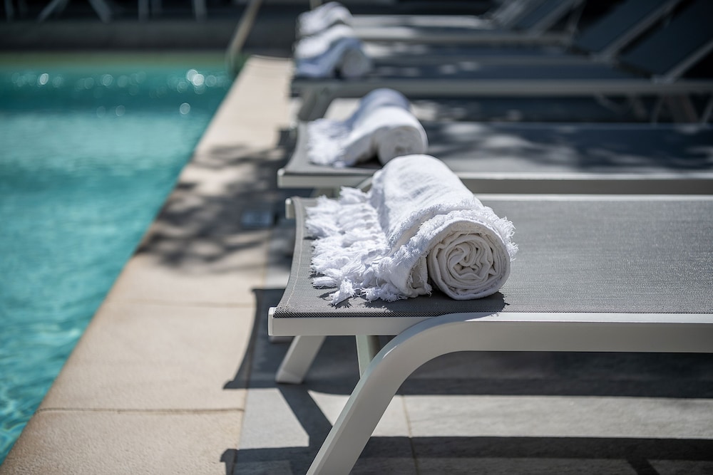Epavli Boutique Luxury Suites — Swimming pool in Chania