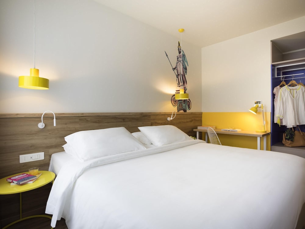 ibis Styles Athens Routes — Hotel rooms in Athens, Attica