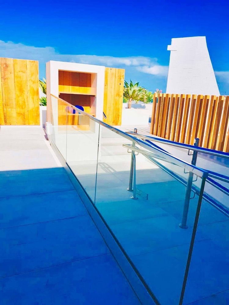 Hotel Vacanzy Urban Boutique - Adults Only — Hotel building in Corralejo, Canary Islands