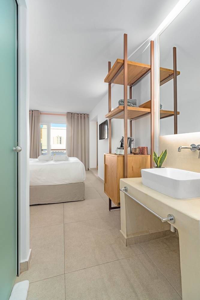 Omnia Mykonos Boutique Hotel & Suites — Hotel rooms in Ornos, South Aegean