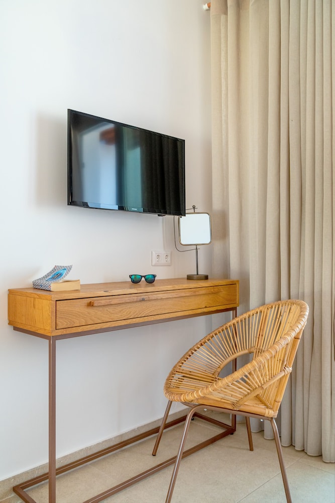 Omnia Mykonos Boutique Hotel & Suites — Hotel rooms in Ornos, South Aegean