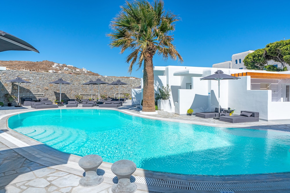 Omnia Mykonos Boutique Hotel & Suites — Swimming pool in Ornos, South Aegean