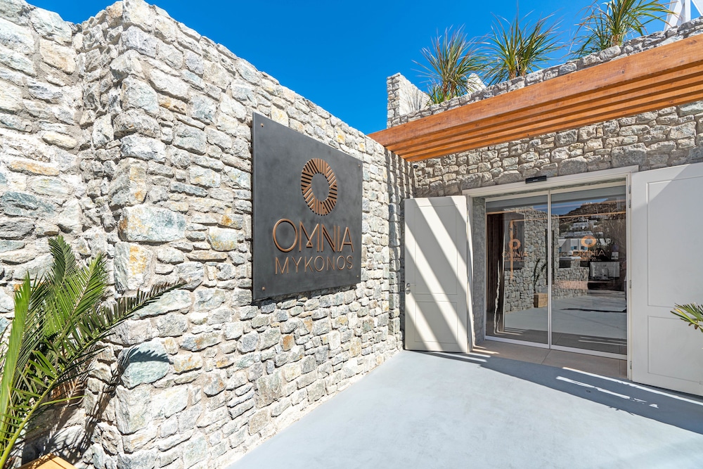 Omnia Mykonos Boutique Hotel & Suites — Hotel building in Ornos, South Aegean