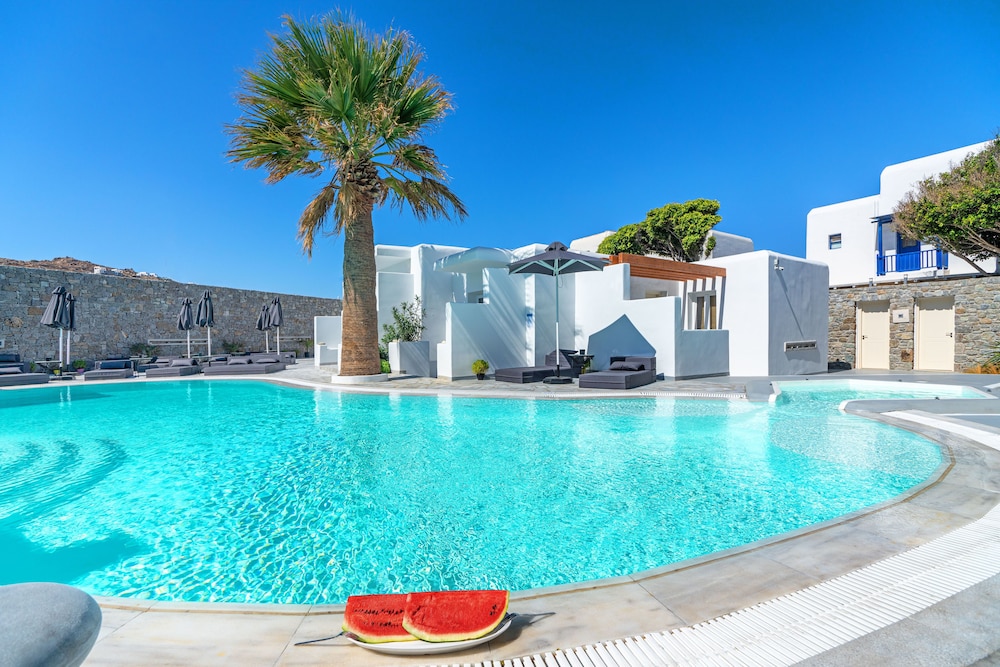 Omnia Mykonos Boutique Hotel & Suites — Swimming pool in Ornos, South Aegean